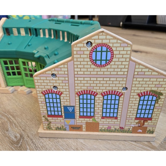 Wooden Roundhouse Train Station Building Toy Kids Play Set - Picture 2 of 7